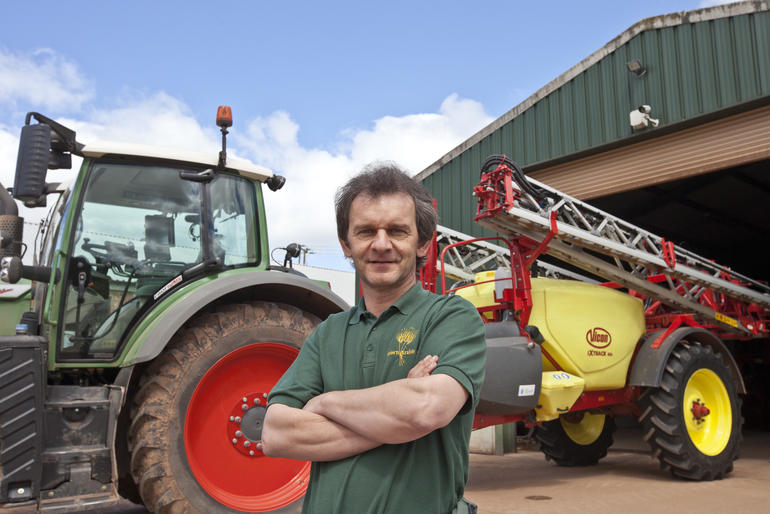 Andrew Symonds-1 sprayer