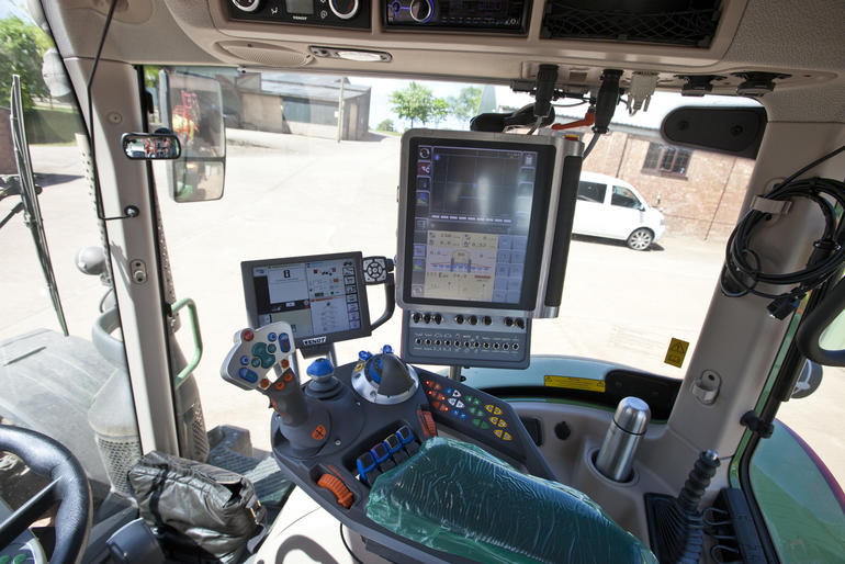 Andrew Symonds-2 sprayer